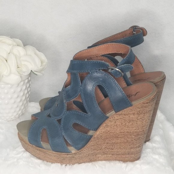 Lucky Brand Penrose Platform Sandal - Picture 3 of 6